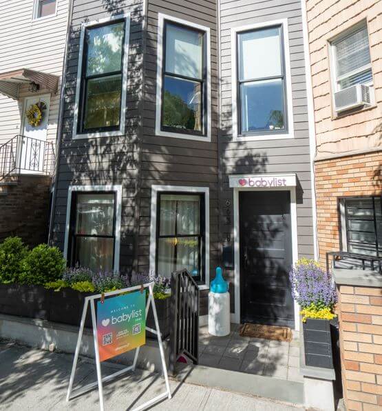 Élethű otthont imitáló bababolti merchandising