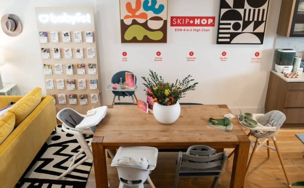 Bababolti merchandising, ahol a leendő szülők valós helyzetekben próbálhatják ki a termékeket