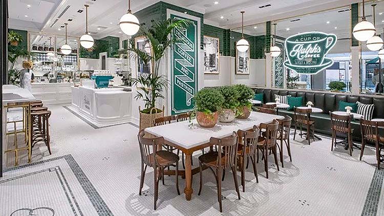 Közösségi tér kell a boltokba, hogy vonzzák a vásárlókat