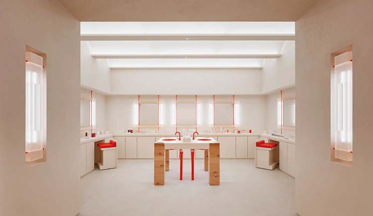 Laboratóriumi miliőbe csöppenhetünk a merchandising ötlet alapján